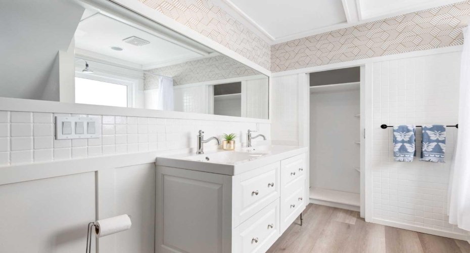 1416 Memorial Drive, Calgary, Alberta T2N3E5, 3 Bedrooms Bedrooms, ,2 BathroomsBathrooms,Residential,For Sale,Memorial,A2293255