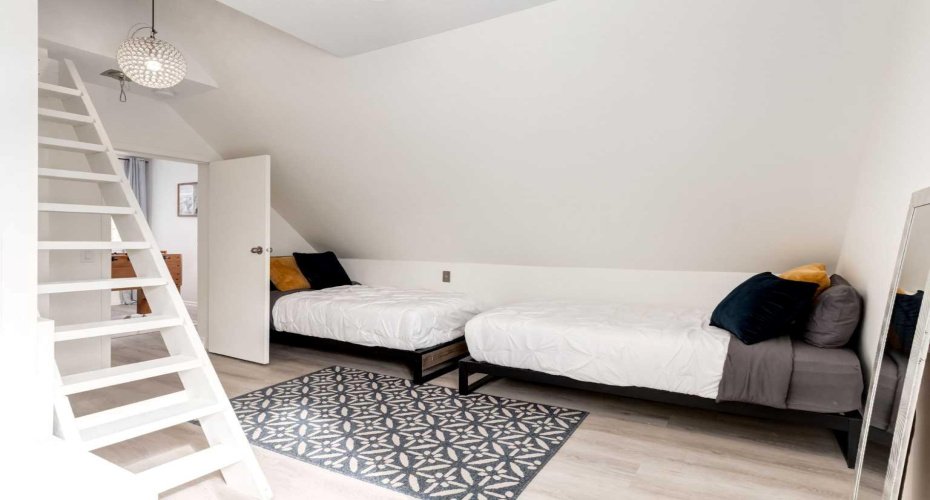 1416 Memorial Drive, Calgary, Alberta T2N3E5, 3 Bedrooms Bedrooms, ,2 BathroomsBathrooms,Residential,For Sale,Memorial,A2293255