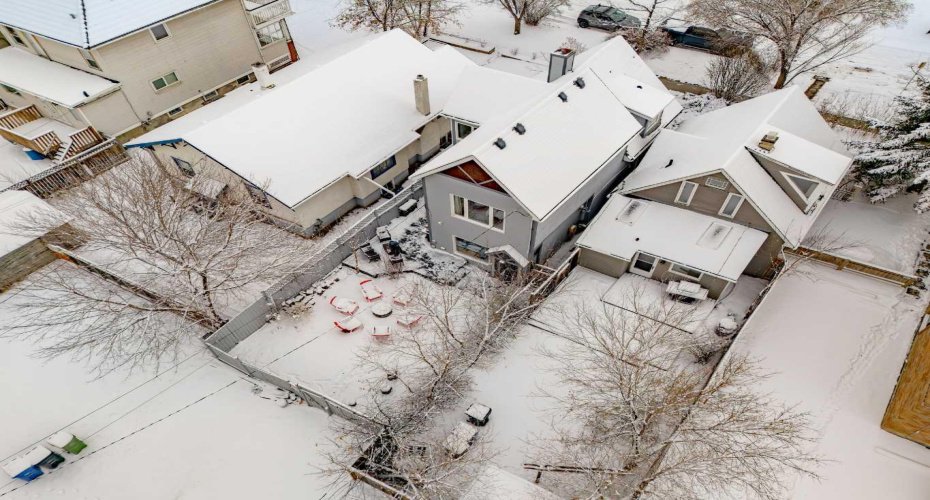 1416 Memorial Drive, Calgary, Alberta T2N3E5, 3 Bedrooms Bedrooms, ,2 BathroomsBathrooms,Residential,For Sale,Memorial,A2293255