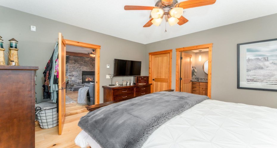 101B Stewart Creek Landing, Canmore, Alberta T1W0E3, 2 Bedrooms Bedrooms, ,2 BathroomsBathrooms,Residential,For Sale,Stewart Creek Landing,A2293258