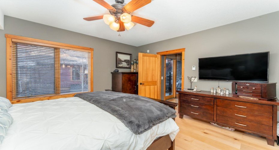 101B Stewart Creek Landing, Canmore, Alberta T1W0E3, 2 Bedrooms Bedrooms, ,2 BathroomsBathrooms,Residential,For Sale,Stewart Creek Landing,A2293258