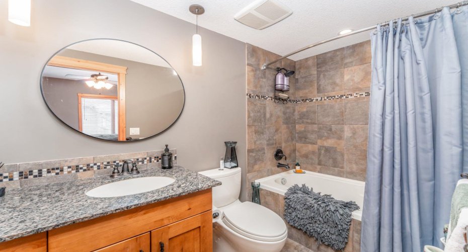 101B Stewart Creek Landing, Canmore, Alberta T1W0E3, 2 Bedrooms Bedrooms, ,2 BathroomsBathrooms,Residential,For Sale,Stewart Creek Landing,A2293258