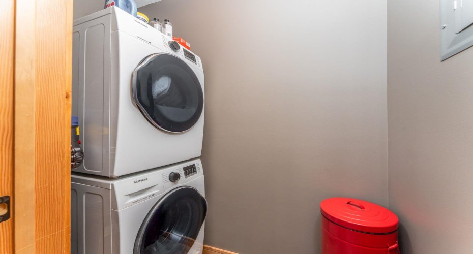 101B Stewart Creek Landing, Canmore, Alberta T1W0E3, 2 Bedrooms Bedrooms, ,2 BathroomsBathrooms,Residential,For Sale,Stewart Creek Landing,A2293258