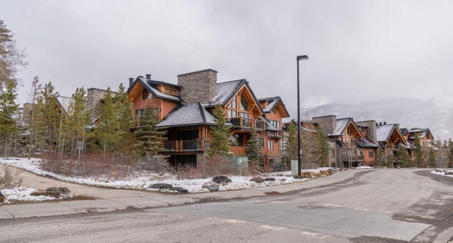 101B Stewart Creek Landing, Canmore, Alberta T1W0E3, 2 Bedrooms Bedrooms, ,2 BathroomsBathrooms,Residential,For Sale,Stewart Creek Landing,A2293258