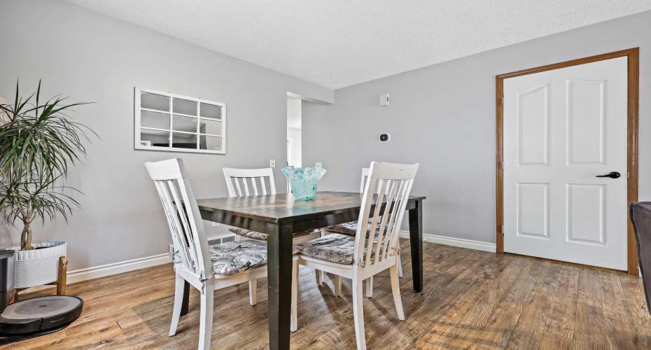 32 Millrise Crescent, Calgary, Alberta T2Y 2H6, 4 Bedrooms Bedrooms, ,3 BathroomsBathrooms,Residential,For Sale,Millrise,A2293264