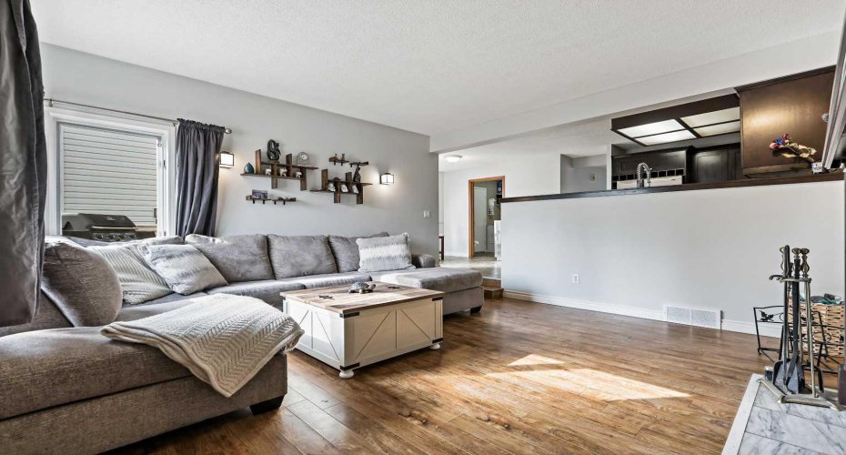 32 Millrise Crescent, Calgary, Alberta T2Y 2H6, 4 Bedrooms Bedrooms, ,3 BathroomsBathrooms,Residential,For Sale,Millrise,A2293264