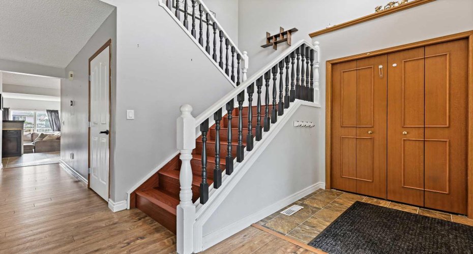 32 Millrise Crescent, Calgary, Alberta T2Y 2H6, 4 Bedrooms Bedrooms, ,3 BathroomsBathrooms,Residential,For Sale,Millrise,A2293264