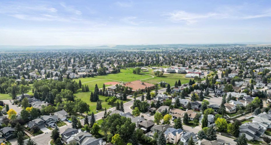 32 Millrise Crescent, Calgary, Alberta T2Y 2H6, 4 Bedrooms Bedrooms, ,3 BathroomsBathrooms,Residential,For Sale,Millrise,A2293264