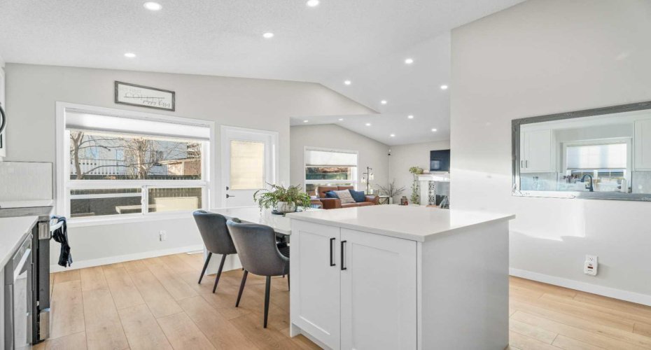 117 Rocky Ridge Landing, Calgary, Alberta t3g 4h5, 3 Bedrooms Bedrooms, ,3 BathroomsBathrooms,Residential,For Sale,Rocky Ridge,A2293275