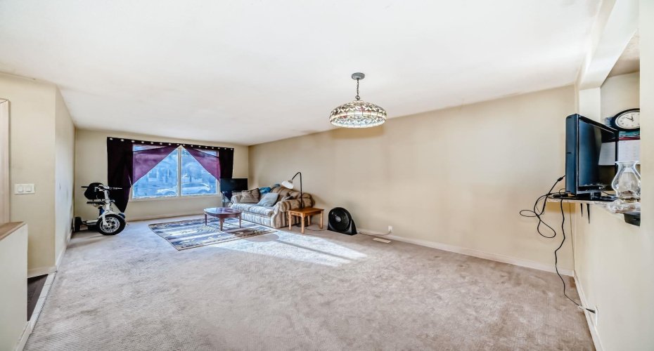 247 Bracewood Road, Calgary, Alberta T2W 3C2, 3 Bedrooms Bedrooms, ,2 BathroomsBathrooms,Residential,For Sale,Bracewood,A2293348