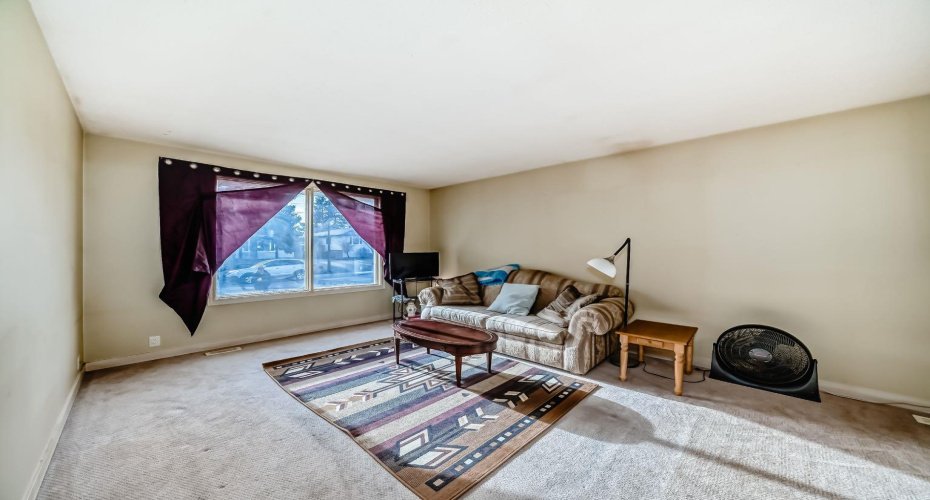 247 Bracewood Road, Calgary, Alberta T2W 3C2, 3 Bedrooms Bedrooms, ,2 BathroomsBathrooms,Residential,For Sale,Bracewood,A2293348