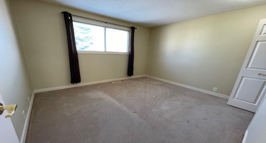 247 Bracewood Road, Calgary, Alberta T2W 3C2, 3 Bedrooms Bedrooms, ,2 BathroomsBathrooms,Residential,For Sale,Bracewood,A2293348