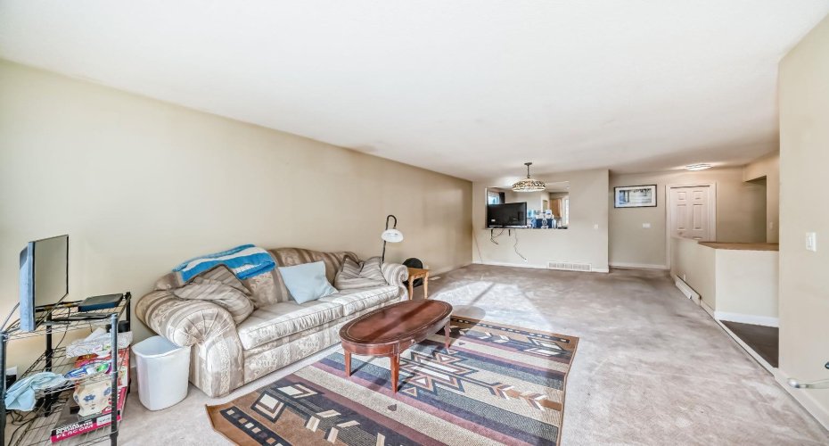 247 Bracewood Road, Calgary, Alberta T2W 3C2, 3 Bedrooms Bedrooms, ,2 BathroomsBathrooms,Residential,For Sale,Bracewood,A2293348