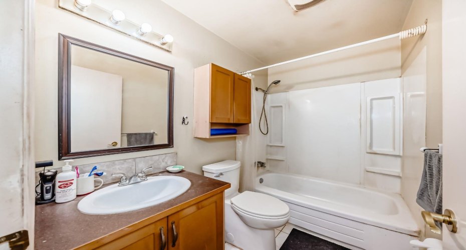 247 Bracewood Road, Calgary, Alberta T2W 3C2, 3 Bedrooms Bedrooms, ,2 BathroomsBathrooms,Residential,For Sale,Bracewood,A2293348