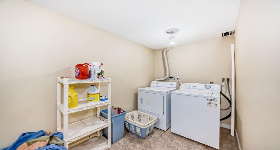 247 Bracewood Road, Calgary, Alberta T2W 3C2, 3 Bedrooms Bedrooms, ,2 BathroomsBathrooms,Residential,For Sale,Bracewood,A2293348
