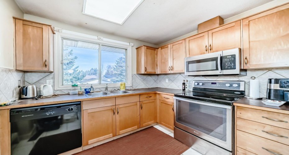 247 Bracewood Road, Calgary, Alberta T2W 3C2, 3 Bedrooms Bedrooms, ,2 BathroomsBathrooms,Residential,For Sale,Bracewood,A2293348