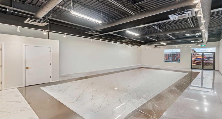 3131 27 Street, Calgary, Alberta T1Y 0B3, ,Commercial,For Sale,27,A2293364