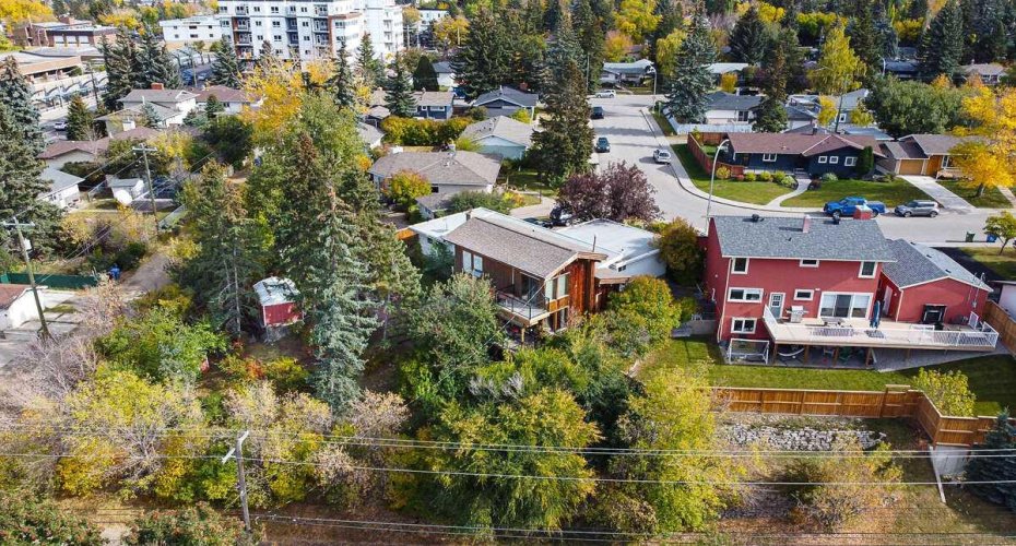 15 Glenview Drive, Calgary, Alberta T3E 4H4, 6 Bedroom Bedrooms, 0 ,3 BathroomBathrooms,Residential,For Sale,Glenview,0,A2293402