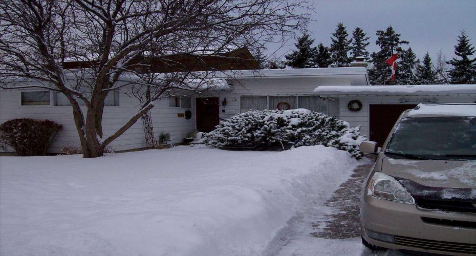 15 Glenview Drive, Calgary, Alberta T3E 4H4, 6 Bedroom Bedrooms, 0 ,3 BathroomBathrooms,Residential,For Sale,Glenview,0,A2293402