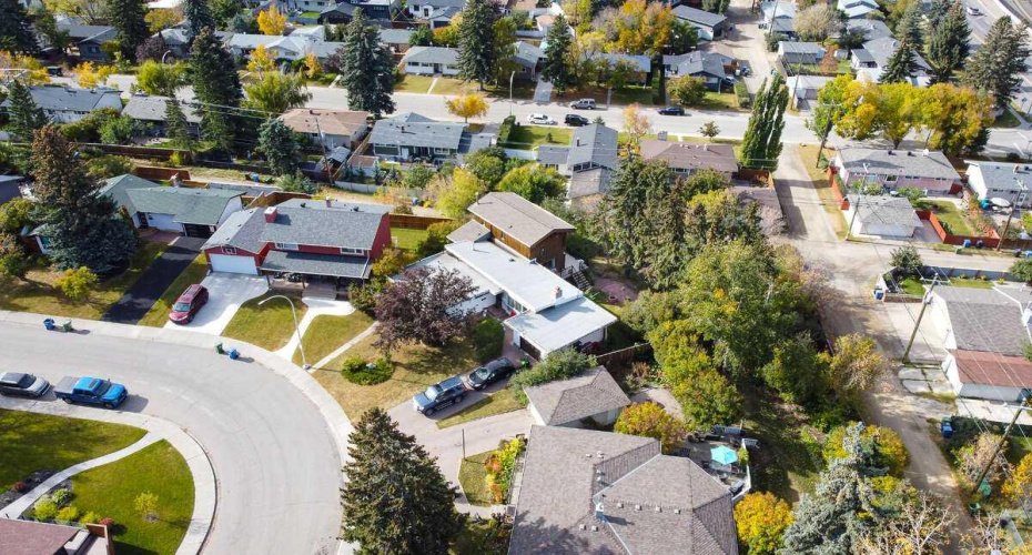 15 Glenview Drive, Calgary, Alberta T3E 4H4, 6 Bedroom Bedrooms, 0 ,3 BathroomBathrooms,Residential,For Sale,Glenview,0,A2293402