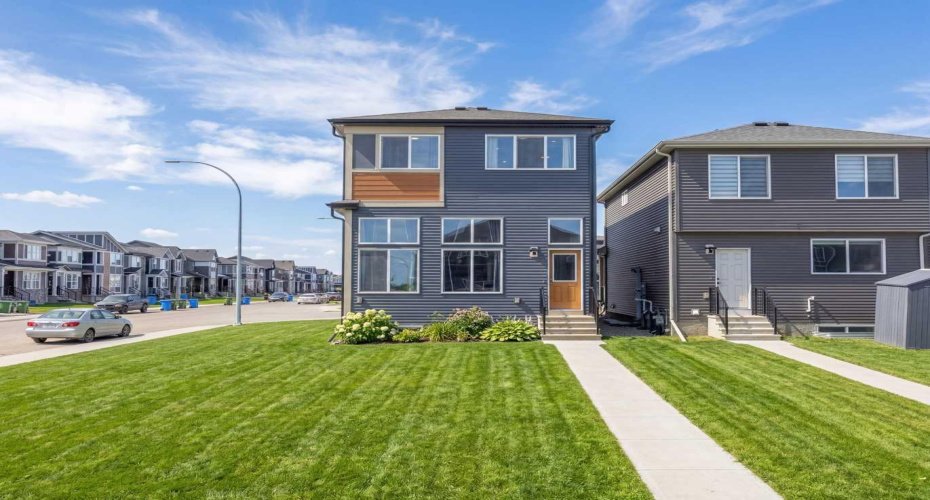 6 Corner Glen Common, Calgary, Alberta T3N 2L5, 4 Bedrooms Bedrooms, ,3 BathroomsBathrooms,Residential,For Sale,Corner Glen,A2293437