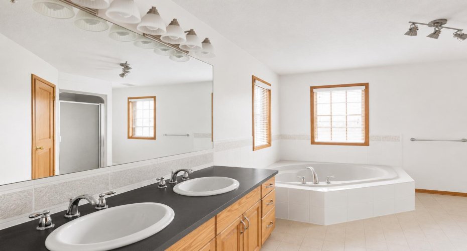 master bedroom ensuite