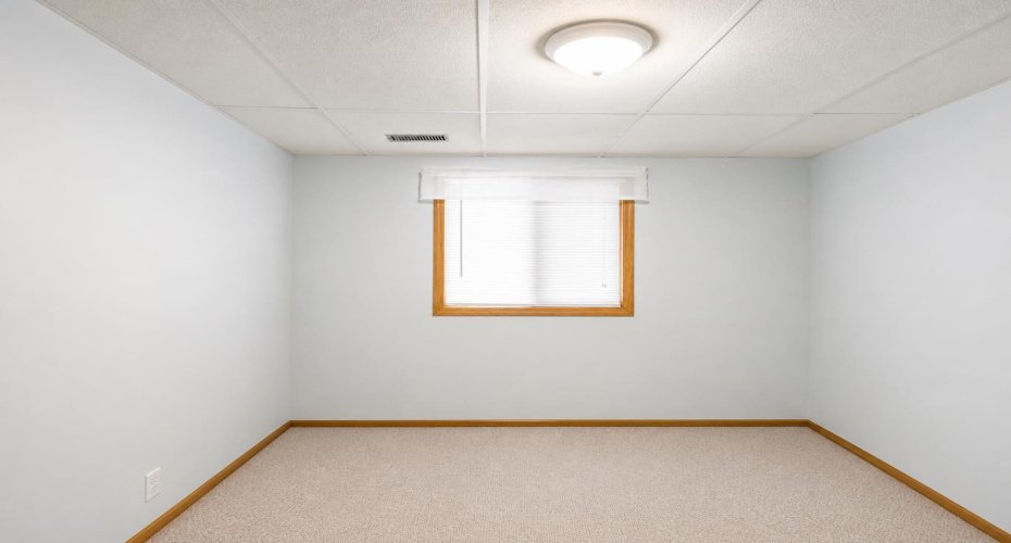 lower level bedroom (1 of 2)