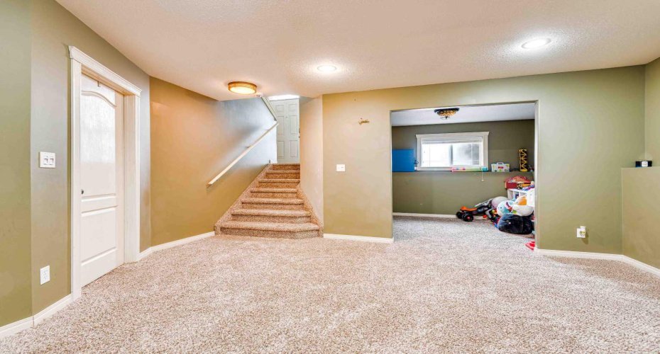 95 Inglewood Drive, Red Deer, Alberta T4R0B2, 4 Bedrooms Bedrooms, ,2 BathroomsBathrooms,Residential,For Sale,Inglewood,A2291723