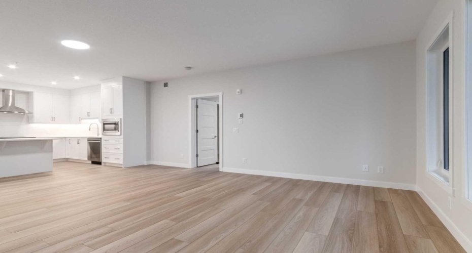 2117 81 Street, Calgary, Alberta T3H 6H5, 2 Bedrooms Bedrooms, ,2 BathroomsBathrooms,Residential,For Sale,81,A2291346