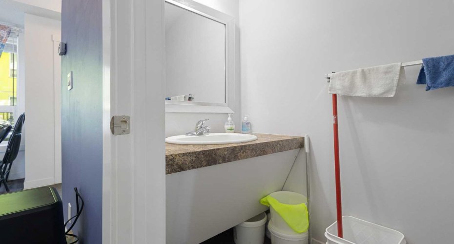 1740 9 Street, Calgary, Alberta T2M 4Z5, 2 Bedrooms Bedrooms, ,2 BathroomsBathrooms,Residential,For Sale,9,A2293549