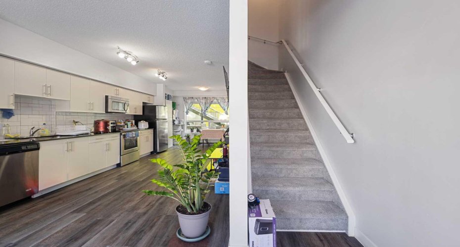 1740 9 Street, Calgary, Alberta T2M 4Z5, 2 Bedrooms Bedrooms, ,2 BathroomsBathrooms,Residential,For Sale,9,A2293549