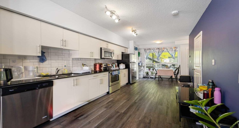 1740 9 Street, Calgary, Alberta T2M 4Z5, 2 Bedrooms Bedrooms, ,2 BathroomsBathrooms,Residential,For Sale,9,A2293549