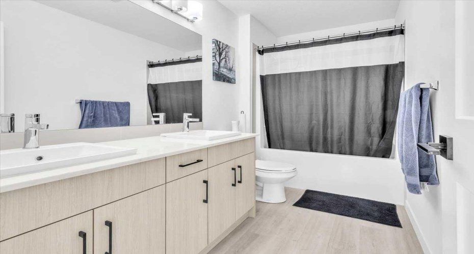 Dual Sink 5pcEnsuite