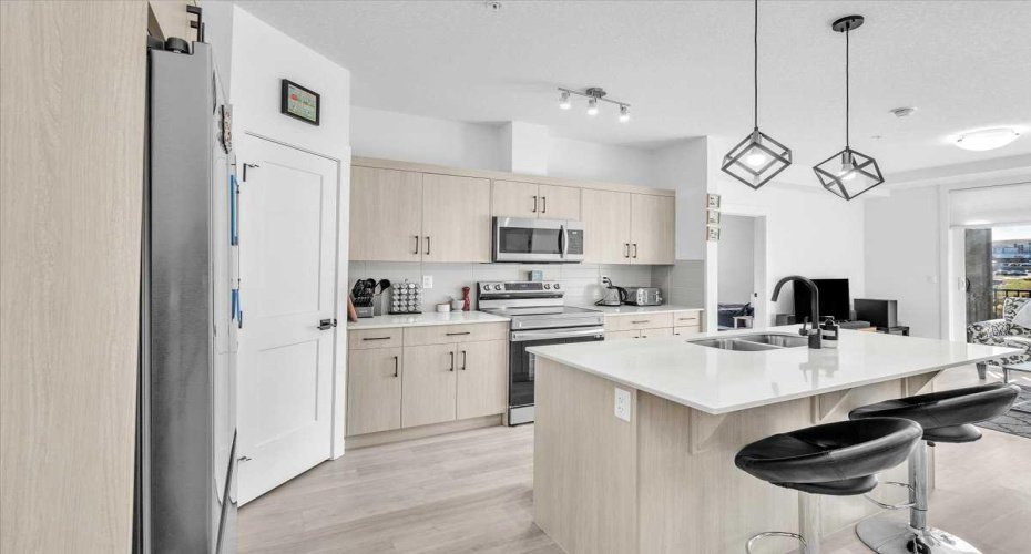 Bright and Inviting Kitchen