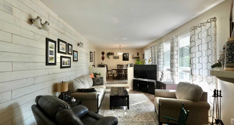 233077 Highway 2, Rural Peace No. 135, M.D. of, Alberta T0H 1W0, 5 Bedrooms Bedrooms, ,3 BathroomsBathrooms,Residential,For Sale,Highway 2,A2293580