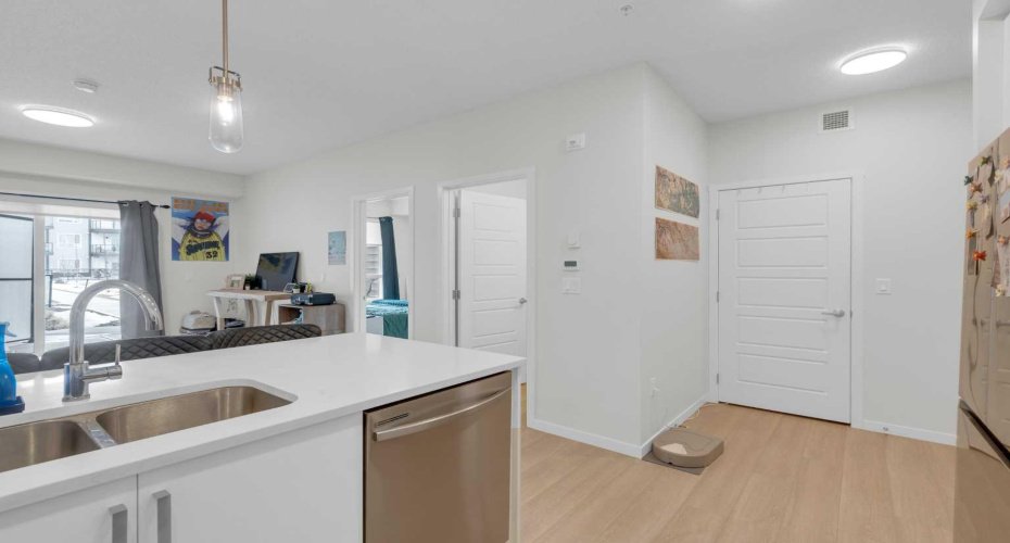 33 Carringham Gate NW, Calgary, Alberta T3P 2H6, 1 Bedroom Bedrooms, ,1 BathroomBathrooms,Residential,For Sale,Carringham Gate NW,A2293637