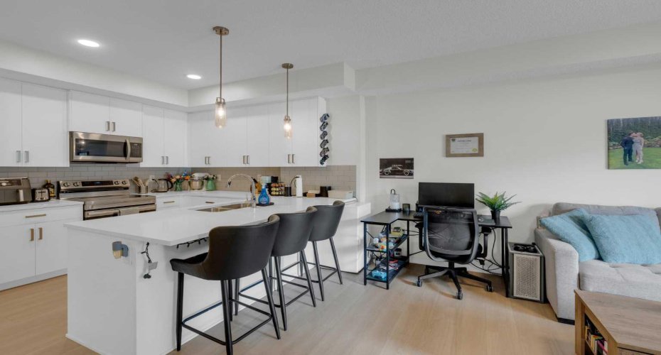 33 Carringham Gate NW, Calgary, Alberta T3P 2H6, 1 Bedroom Bedrooms, ,1 BathroomBathrooms,Residential,For Sale,Carringham Gate NW,A2293637