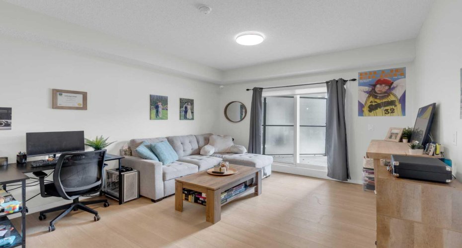 33 Carringham Gate NW, Calgary, Alberta T3P 2H6, 1 Bedroom Bedrooms, ,1 BathroomBathrooms,Residential,For Sale,Carringham Gate NW,A2293637
