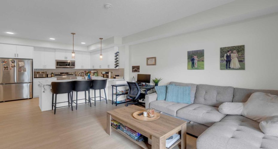 33 Carringham Gate NW, Calgary, Alberta T3P 2H6, 1 Bedroom Bedrooms, ,1 BathroomBathrooms,Residential,For Sale,Carringham Gate NW,A2293637