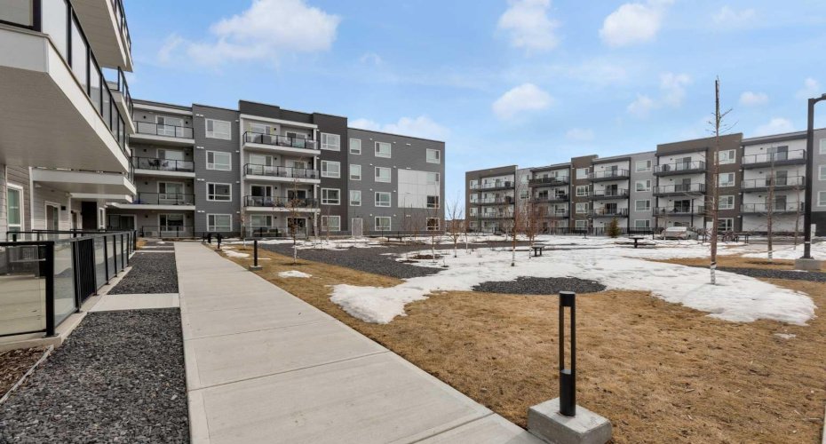 33 Carringham Gate NW, Calgary, Alberta T3P 2H6, 1 Bedroom Bedrooms, ,1 BathroomBathrooms,Residential,For Sale,Carringham Gate NW,A2293637