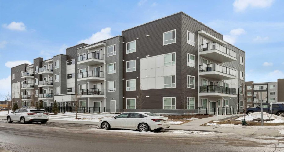 33 Carringham Gate NW, Calgary, Alberta T3P 2H6, 1 Bedroom Bedrooms, ,1 BathroomBathrooms,Residential,For Sale,Carringham Gate NW,A2293637