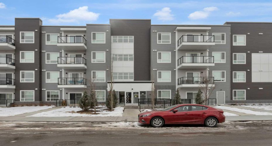 33 Carringham Gate NW, Calgary, Alberta T3P 2H6, 1 Bedroom Bedrooms, ,1 BathroomBathrooms,Residential,For Sale,Carringham Gate NW,A2293637