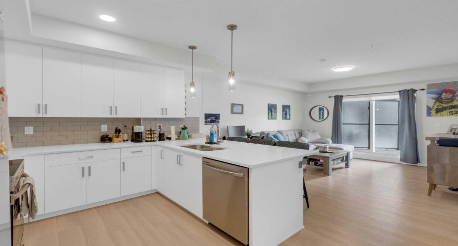 33 Carringham Gate NW, Calgary, Alberta T3P 2H6, 1 Bedroom Bedrooms, ,1 BathroomBathrooms,Residential,For Sale,Carringham Gate NW,A2293637