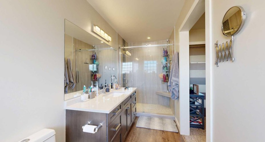 ensuite primary bedroom