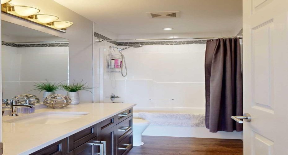 main bathroom upstairs
