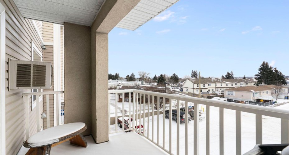 128 Centre Avenue, Cochrane, Alberta T4C 1Z4, 2 Bedrooms Bedrooms, ,2 BathroomsBathrooms,Residential,For Sale,Centre,A2287535