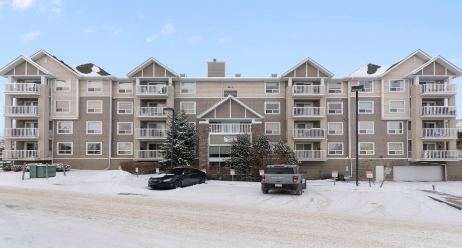 128 Centre Avenue, Cochrane, Alberta T4C 1Z4, 2 Bedrooms Bedrooms, ,2 BathroomsBathrooms,Residential,For Sale,Centre,A2287535