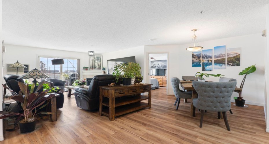 128 Centre Avenue, Cochrane, Alberta T4C 1Z4, 2 Bedrooms Bedrooms, ,2 BathroomsBathrooms,Residential,For Sale,Centre,A2287535