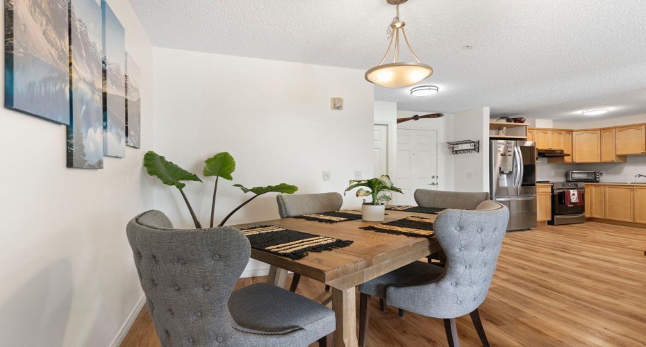 128 Centre Avenue, Cochrane, Alberta T4C 1Z4, 2 Bedrooms Bedrooms, ,2 BathroomsBathrooms,Residential,For Sale,Centre,A2287535