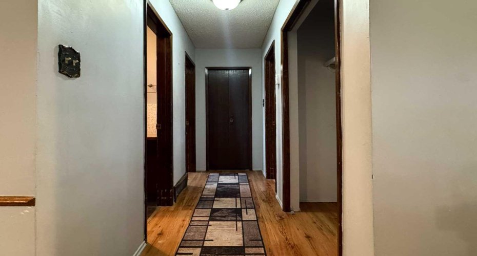 1251 St Catherine Road, Lethbridge, Alberta T1H 4E9, 3 Bedrooms Bedrooms, ,2 BathroomsBathrooms,Residential,For Sale,St Catherine,A2289681